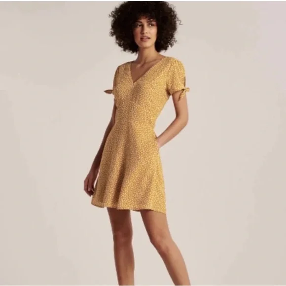 Abercrombie & Fitch Yellow V-Neck Puff Sleeve Sundress - Picture 3 of 8